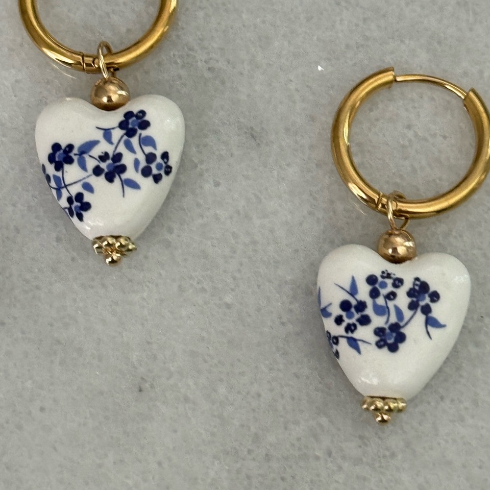 Gold Oriental Painted Floral Blue White Beaded Hoop Dangle Earrings 

Brand New - Picture 4 of 4